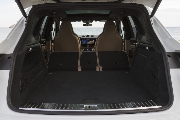 2019 Porsche Cayenne S AWD Trunk with Rear Seats Folded
